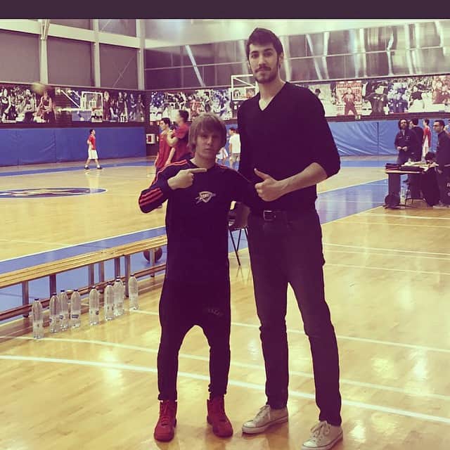 アレン・ハリロヴィッチのインスタグラム：「215cm 🙈😂🏀❤️ @draskoo14」
