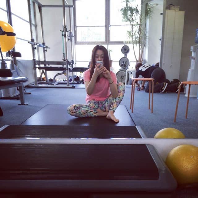 笛木優子のインスタグラム：「朝から運動気持ちいいです😄☀️ウェアが派手だって？😚知ってる😁✌️」