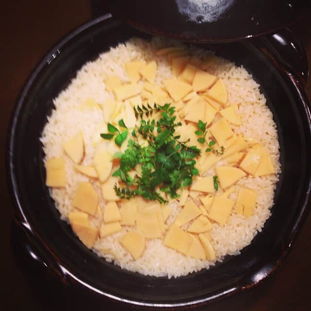志摩有子さんのインスタグラム写真 - (志摩有子Instagram)「筍ごはんで春を頂く。だしで炊くから旨みたっぷり。筍を生から煮ただけのことはある美味しさ。風邪気味の元受験生もぺろり。」3月20日 22時07分 - ariko418