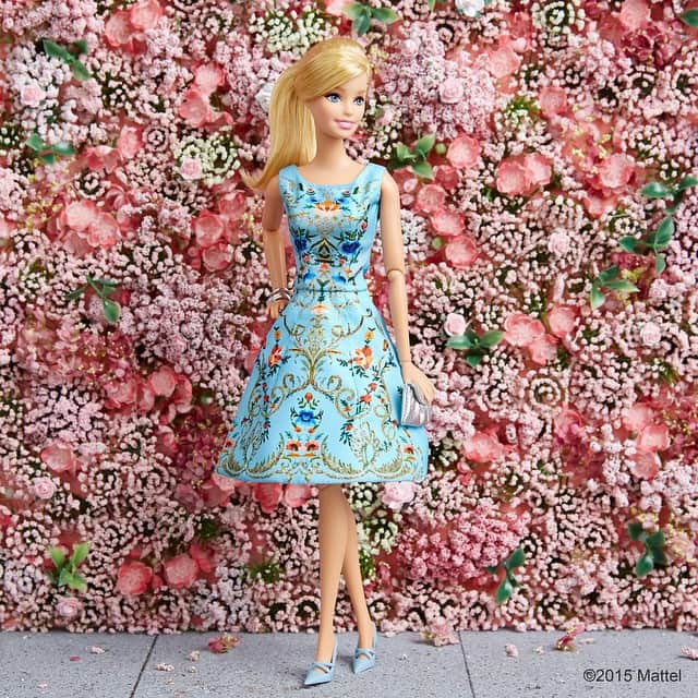 バービーさんのインスタグラム写真 - (バービーInstagram)「With this fabulous flower wall I just had to share my full look! Head-to-toe happiness to usher in Spring!💐 #barbie #barbiestyle」3月21日 7時24分 - barbiestyle