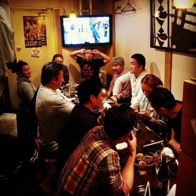 緑川創さんのインスタグラム写真 - (緑川創Instagram)「お世話になってる恵比寿お好み焼きRYOのオーナー、関根さんの誕生日会！！ いつもありがとうございます。 #恵比寿#お好み焼き#RYO#ハッピーバースデー#関根さん」3月22日 20時44分 - tsukuru5102