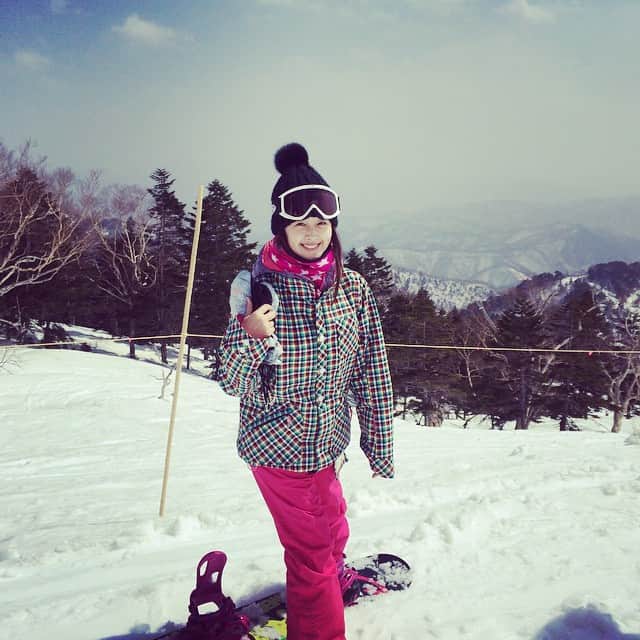 笛木優子のインスタグラム：「今年最初で最後のスノボ。。。 💙⛄️☀️ スノボは高校の時からだから、かれこれ5年くらいですかね 爆😱」