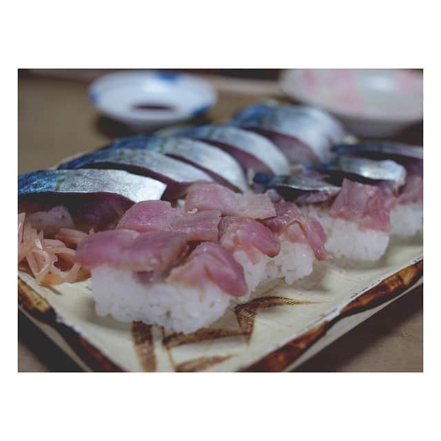 高垣麗子さんのインスタグラム写真 - (高垣麗子Instagram)「お腹がいっぱいだというのに来てしまった。  さか井の鯖寿司。 美味しいけど、次回はもっと鯖の美味しい季節に来てみよう。  #京都 #さか井 #鯖寿司」3月22日 16時04分 - reikotakagaki