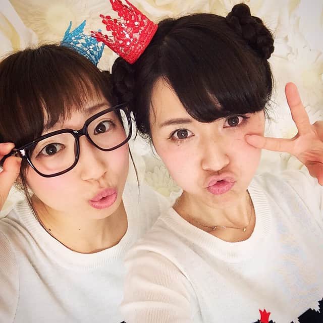 望月海羽さんのインスタグラム写真 - (望月海羽Instagram)「@miu_mochizuki: ニットはちょっとデコったの♡ 未年なのでひつじさんヘアーなんですね。  #双子コーデ #双子 #撮影会 #japanese #JAPAN #girl #twins #shooting #Special #アラサー #crown #kiss #followme #l4l #love #BFF #like4like #likeforlike #makeup #fashion #instagood #hairstyle #ヘアスタイル #fun」3月23日 0時36分 - mikasawada1112