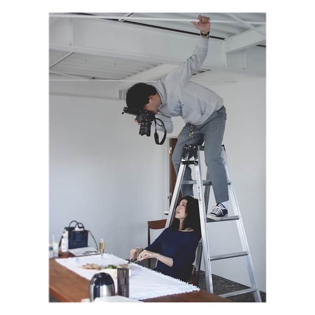 高垣麗子さんのインスタグラム写真 - (高垣麗子Instagram)「たった一枚の写真を撮るのにも、実は工夫を凝らしたり厳しい環境の中でみんなで協力し合っているのです。。。 今日は朝からずーっと撮影撮影撮影です☺︎‼︎ #AneCan」3月24日 18時18分 - reikotakagaki