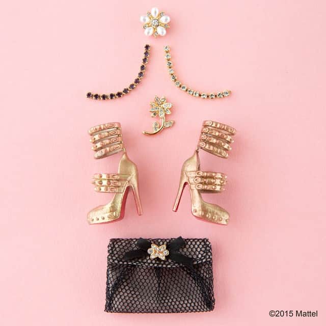 バービーさんのインスタグラム写真 - (バービーInstagram)「It’s #shoesday! How glam are these gold heels?💫 #barbie #barbiestyle」3月25日 3時05分 - barbiestyle