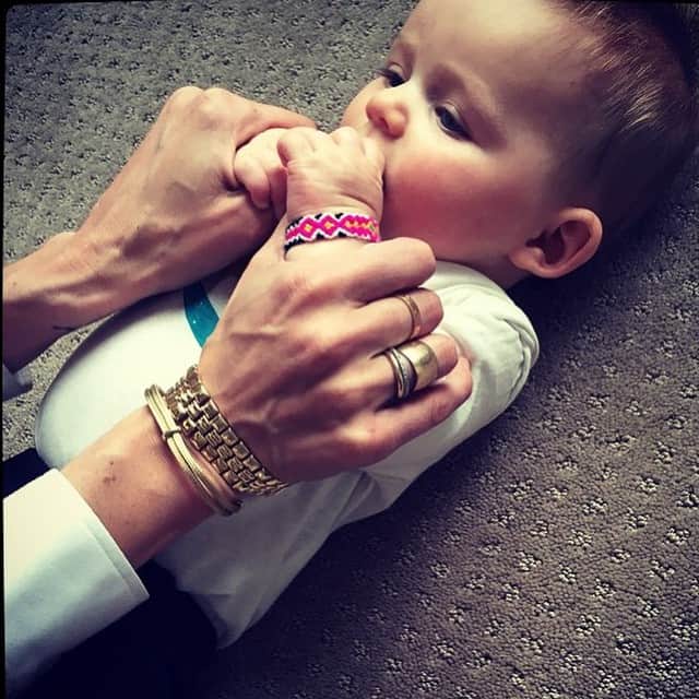 フリーダ＆ネリーのインスタグラム：「#friedaandnelliebabe #friedaandnelliebaby cutie patootie Mila rocking her first #friedaandnellie 😘❤️😍🙌👶#regram from @kmlewis1313」
