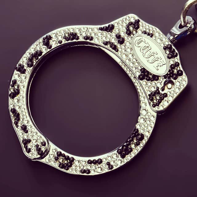 カフスバイリンツのインスタグラム：「"LEOPARD"handcuff☆ 2015Spring New Collection www.cuffz.jp #leopard #handcuffs #swarovski #newcollection #cuffz #cuffzbrand」