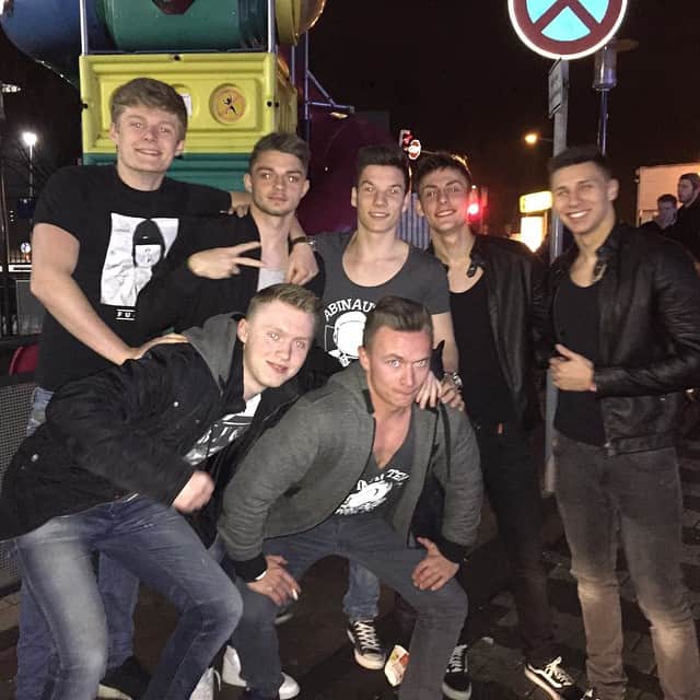 のインスタグラム：「Abi-Crew 2015 🎉📚 #daswarsdannwohl #nurnochdieklausurenüberstehen」