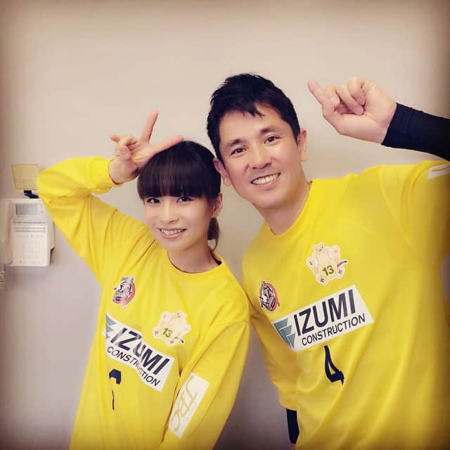 真崎ゆかのインスタグラム：「西村和彦さんとー(^ ^)ハンドボールに熱い気持ちを注いでいるかずさん。なので一緒にハンドするのがたのしーの！」