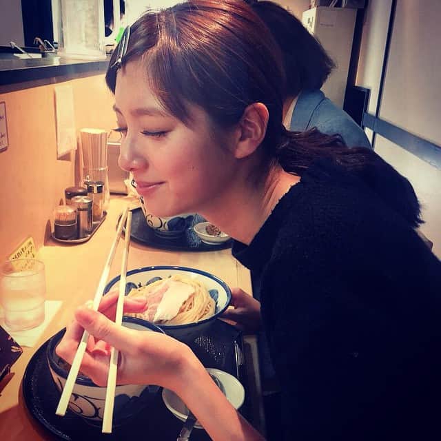 新川優愛（ファンアカウント）のインスタグラム：「ラーメン美味しかった〜 ラーメン大好き💕 また食べたい🍜」