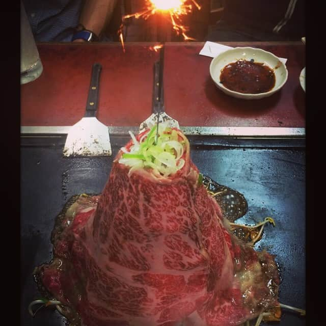 塩尻奈都子のインスタグラム：「坂野会☺︎ .  #so fun#tower of the meat#fireworks#じゃんじゃん焼#中に隠れてるのはもやしさん#イケメン芸能コメンテーター」