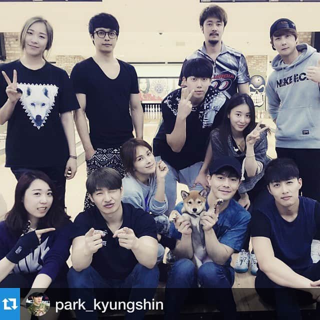 ソン・ホヨンさんのインスタグラム写真 - (ソン・ホヨンInstagram)「#Repost @park_kyungshin with @repostapp. ・・・ #팀원 #박경신 #채연 #신혜성 #손호영  #강한욱 #안금서 #이세민 #유키스훈 #김혜선 #김혜정 #아쵸 #볼링 #즐거워」4月24日 9時27分 - dajungho2