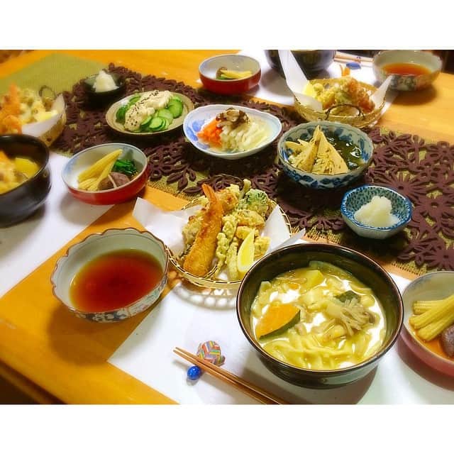 吉田沙織のインスタグラム：「＊＊＊＊＊＊＊＊＊＊＊＊＊＊ 今晩の料理は  山梨の郷土料理 「ほうとう」  ばーちゃんの味になるには まだまだ修行しなければ( ´ ▽ ` )ﾉ  #和食 #おうちごはん #手作り #ほうとう」