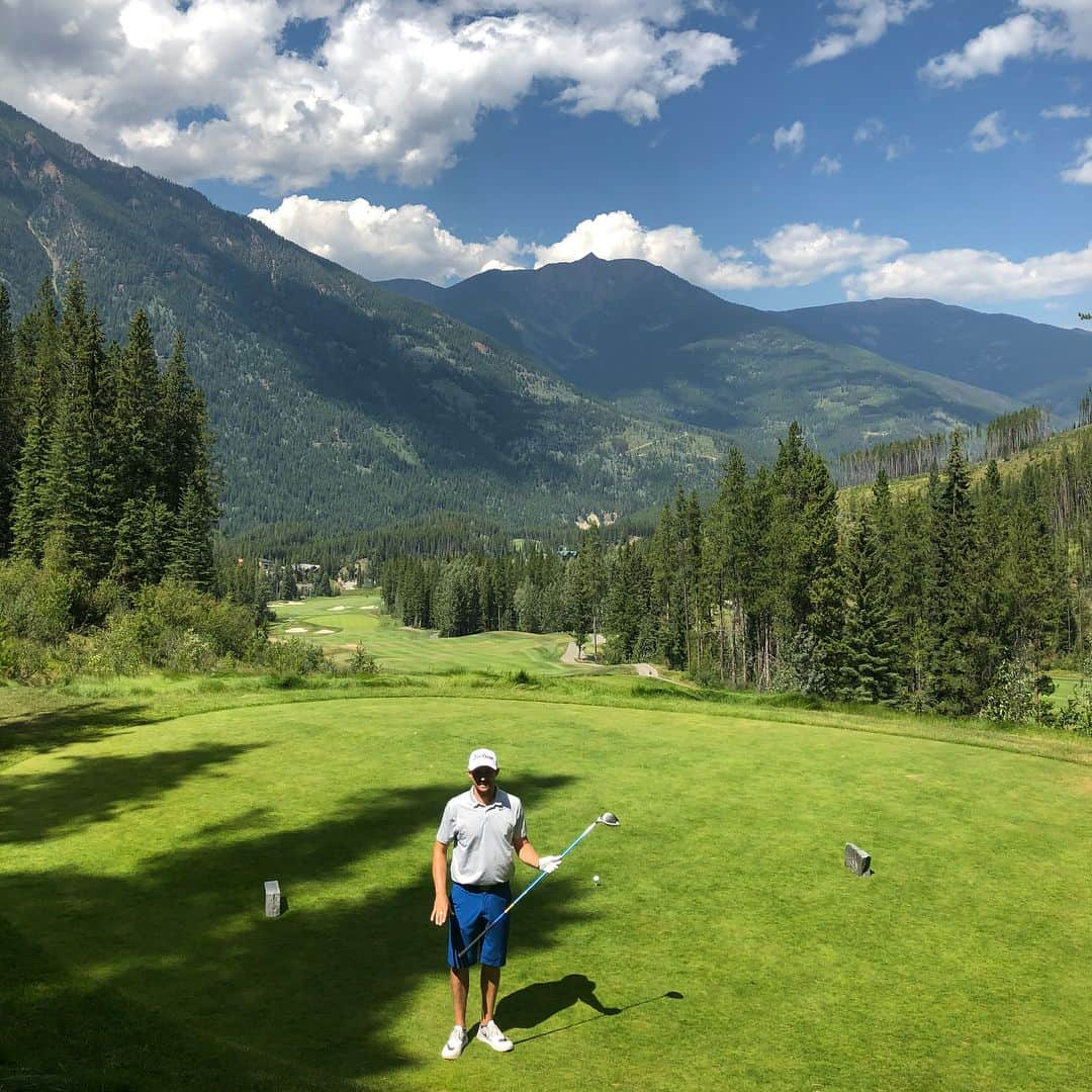 ジェームス・ダグラス・リンドさんのインスタグラム写真 - (ジェームス・ダグラス・リンドInstagram)「Finished our vacation in Panorama with @greywolfgolfcourse  My favourite course with my favourite person @alix.clarke #happyaniversary #golf」7月31日 1時02分 - j.d.lind