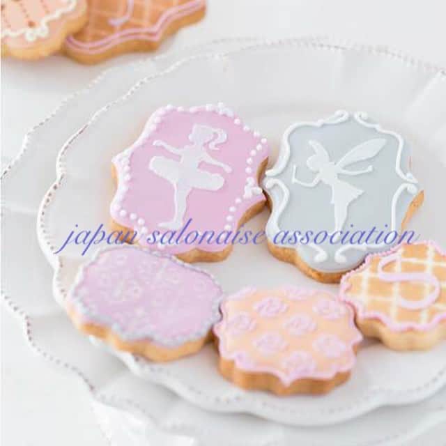 日本サロネーゼ協会さんのインスタグラム写真 - (日本サロネーゼ協会Instagram)「stencil&airspraycookies♡  #icingcookie#royalicing#decoratedcookie#decocookie#cookiedecorating#sugarcookie#アイシングクッキー#ロイヤルアイシング#日本サロネーゼ協会#ステンシルクッキー#バレリーナクッキー#ティンカーベル#エアスプレークッキー#fairycookie#JSA#japansalonaiseassociation#stencilcookie#airspraycookie」4月6日 23時47分 - japan.salonaise.association