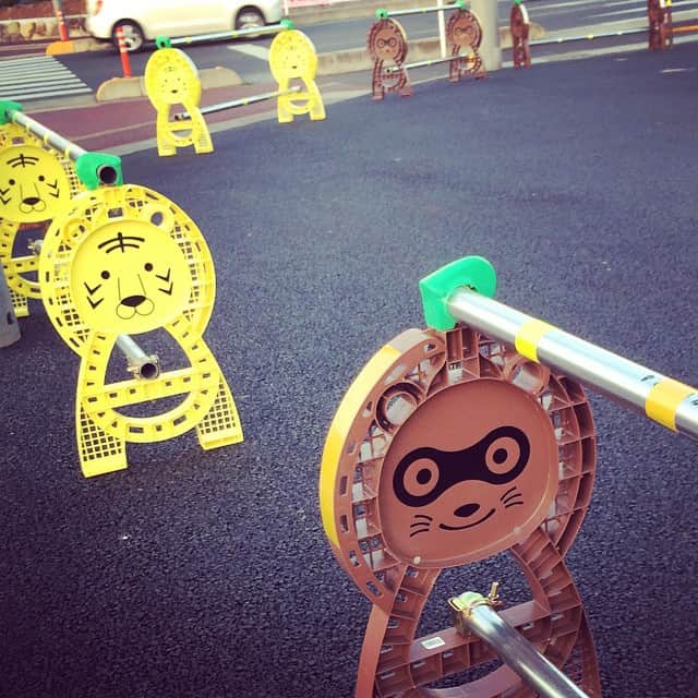 笛木優子のインスタグラム：「たぬきと🐯 かわいすぎるやろ😊🌳🚧👷」
