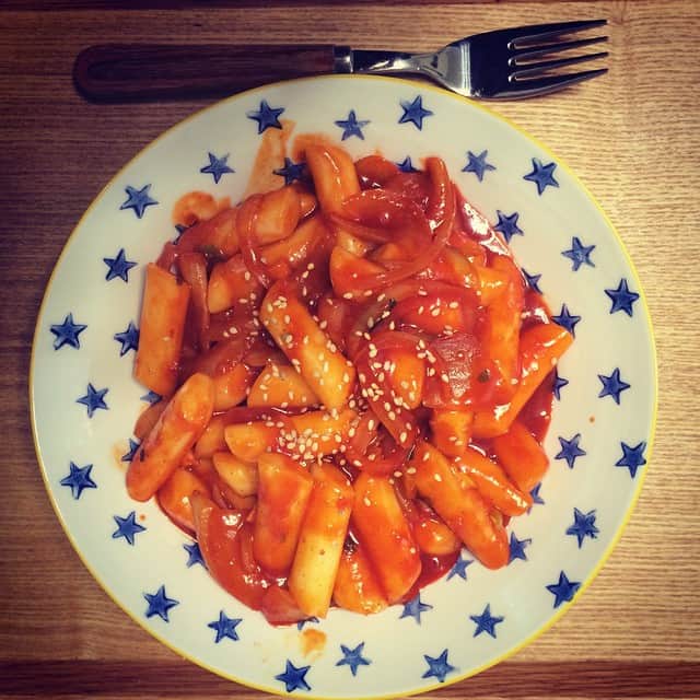 笛木優子のインスタグラム：「トッポギ⭐️辛い（笑）けどおいすぃ😁自分で作りました😚✌️」