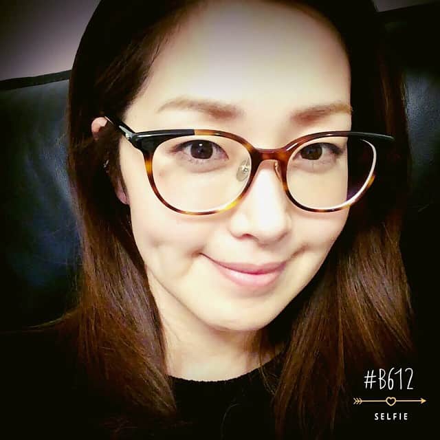 笛木優子のインスタグラム：「眼鏡を新調しました👓☺️ 高校からコンタクトです(°_°) 夜、漫画も読んでないし、勉強もしてないのに視力が急に落ちました（笑） 高校受験のストレスですかね😱 目が悪いので眼鏡かけると目が細くなるのでいつも困りますがかわいいメガネに出会えてうれしいです💕 体調もだいぶ良くなりました！体調悪いと気分もダウンするのでつらいですよね😩みなさんも体調管理お気をつけて✌️今日も寒いです😭#ブリンク#blincvase」