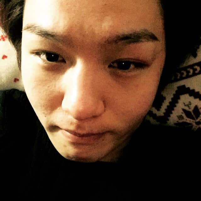 チャンソプ さんのインスタグラム写真 - (チャンソプ Instagram)「잘자」4月11日 0時49分 - lee_cs_btob
