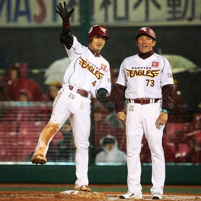 東北楽天ゴールデンイーグルスさんのインスタグラム写真 - (東北楽天ゴールデンイーグルスInstagram)「#rakuteneagles #後藤光尊 #タイムリーヒット #バーン #永池恭男 #コーチ」4月11日 1時36分 - rakuten_eagles