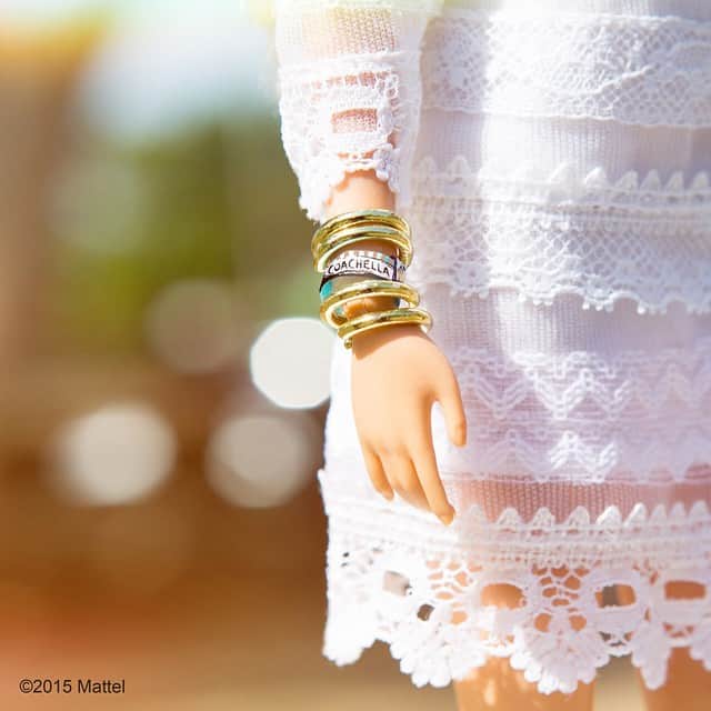 バービーさんのインスタグラム写真 - (バービーInstagram)「The must-have #Coachella accessory. 👊 #barbie #barbiestyle」4月11日 9時59分 - barbiestyle
