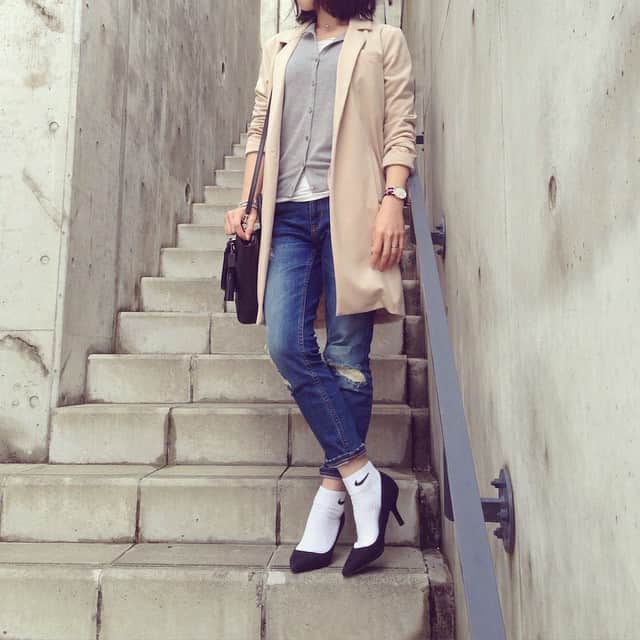 のインスタグラム：「#テーラードジャケット#HAPTIC#カーディガン#デニム#ダメージデニム#zara#パンプス#handm#hm#NIKE#NIKEソックス#ソックスコーデ#ダニエルウェリントン」