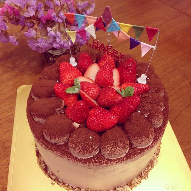 Ayaさんのインスタグラム写真 - (AyaInstagram)「明日、2週間の出張から帰ってくる旦那の為に2日遅れの誕生日ケーキを作りました♪ 旦那はチーズケーキが好きなんだけどね（笑） ビックリしてくれるとい〜な〜‼️ #手作り#ケーキ#旦那誕生日」4月12日 20時29分 - aya_m08