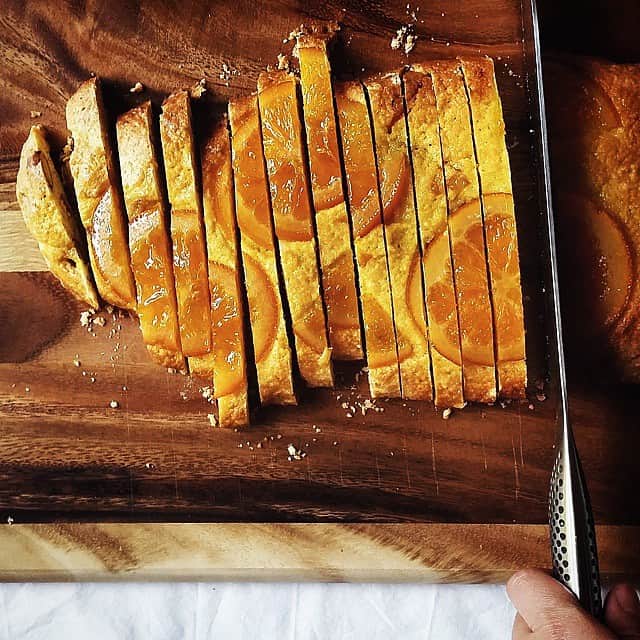 Mikaのインスタグラム：「Orange biscotti 🍊 * オレンジのビスコッティ。 ふんわり鼻に抜けるオレンジの香りが好き〜♡ *」
