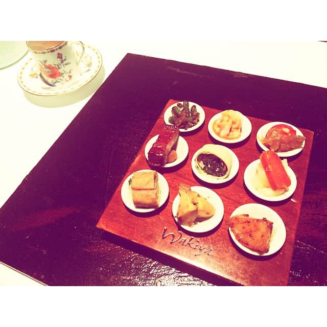 渡辺知夏子さんのインスタグラム写真 - (渡辺知夏子Instagram)「久しぶりのChinese♪ 一口前菜セット♪ ここの土鍋ご飯×フカヒレ姿煮 が 最高に美味‼︎ お肌プルプル♡  #dinner #chinese #akasaka #wakiya #good #favorite #restaurant #tokyo #love」4月13日 22時11分 - chikako_724