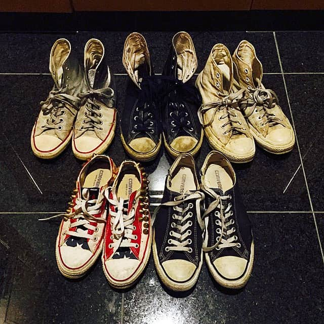 シトウレイさんのインスタグラム写真 - (シトウレイInstagram)「Whatever you say,I love my dirty @converse.  港みなとにオンナがいても、帰る港はコンバース。コンバースは俺の糟糠の妻。  コンバースはおばあちゃんになっても履いてるんだろうな、と改めて思う。#shoelover #sneaker  #dirty #love #mystandard  #永遠定番 #原点回帰 #converse #煮しめ感ハンパない #10年選手 #巨人軍は不滅です #オールスターも不滅です」4月15日 21時41分 - reishito