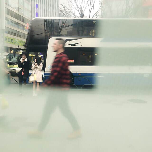 spatulaのインスタグラム：「・ 🚌👫🗼 ・ 👫 …今日どうする？ 👫 …お金無いしね〜♪ 👫 …野宿だね♡ ・ 🗼『上京物語』🗼 ・ #いんすたでーとinTOKYO  #ファンタジーが止まらない ・ (￣^￣)ゞビゴッ♡」