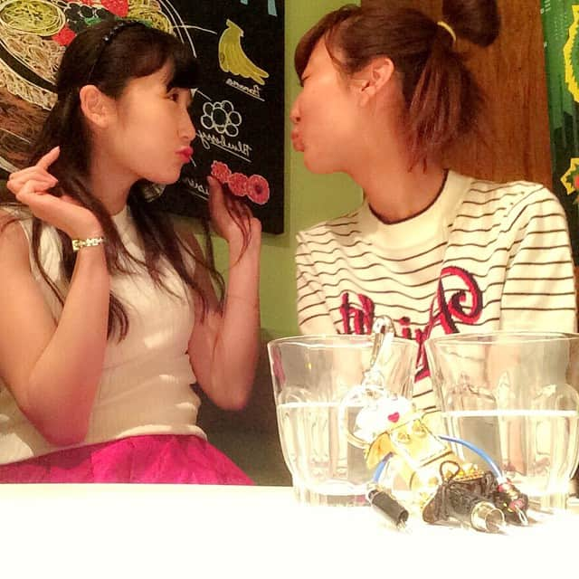 小原春香さんのインスタグラム写真 - (小原春香Instagram)「#kiss #chu #逃げ回る！ #昔からの #恒例行事 #ハート型の唇 #特技です」4月17日 14時37分 - runrunrun0412koharun