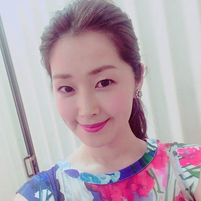 笛木優子のインスタグラム：「日焼けやっとこさ、元に戻りました（笑）😁 わたくし、2冊目の写真集を発売する運びとなりやした😚💕ヒュー！ 5/9に新宿ブックファーストで握手会します。当日来ていただいても参加出来ます💙 ぜひ、来て下さい！🎀 一張羅着て行きます😘🎊💝 詳細はこちら 笛木優子写真集『Ｆの旋律』発売記念握手会　開催！  ブックファースト地下2階新宿店Ｆゾーンイベントスペース 5/9（土）午後4時～受付終了時間午後4時30分　※集合時間午後3時45分 映画やドラマでご活躍中の笛木優子さん。最新写真集『Ｆの旋律』（ワニブックス刊）発売を記念して、ブックファースト新宿店で握手会を開催いたします。参加ご希望の方は下記要領をご確認の上、整理券をお求めください。 【イベント開催日時】2015年5月9日（土）午後4時～（受付終了時間午後4時30分） 【イベント会場】ブックファースト新宿店　地下2階Ｆゾーンイベントスペース 【整理券販売開始日】2015年4月11日（土）午前10時～ 【整理券販売方法】 ブックファースト新宿店地下1階Ｄゾーンレジカウンターにて、先着で整理券を販売いたします。整理券1枚のお値段は、写真集のお値段（本体価格3,000円+税）です。 【イベント対象商品について】 笛木優子写真集『Ｆの旋律』（ワニブックス刊／本体価格3,000円+税） ※対象商品は、イベント当日に会場で笛木優子さんからお渡しいたします。 ※先着500名様までは笛木優子さんのサイン入り商品、501名様以降はサインなし商品をお渡しいたします。 【イベント会場特典について】 整理券1枚につき1枚、笛木優子さんのポストカードをプレゼントします。（ポストカードは会場スタッフからお渡しいたします）。ポストカードは全3種類ございます。なお、ポストカードの種類はお選びいただけません。 【イベント抽選会について】 整理券1枚につき1回、抽選会にご参加いただけます（くじを引いていただきます）。 ＜当たり特典＞ ①笛木優子さんと2ショットチェキ：30名様 ②笛木優子さんと2ショットワイドチェキ：5名様（その場で笛木さんがサインを入れます。宛名はありません。） ③2Ｌ生写真プレゼント（事前サイン入り）：20名様 ④ポスタープレゼント（事前サイン入り）：2名様 ※チェキ・ワイドチェキ共に、机を挟んでの撮影となります。 ※チェキ・ワイドチェキとも会場スタッフが撮影いたします。 ※チェキ・ワイドチェキともに2ショットのみ、ポーズ指定不可です。 【整理券ご購入のお願い】 整理券をご購入いただく際、お名前とご連絡先のご記入をお願いしております。ご記入いただく理由は以下の通りです。 ①商品のお代金は整理券お渡し時に先にいただきますが、商品はイベント当日にお渡しいたします。そのため、当日ご都合が悪く参加できなかったお客様に、商品のお渡しに関しましてご連絡をさせていただく場合がございます。 ②イベント内容に関して急遽ご連絡の必要が生じました場合、ご連絡をさせていただく場合がございます。 以上、「商品のお取り扱い」及び「イベントに関するご連絡」以外の目的で、お預かりした個人情報を使用することは一切ございません。 また、お預かりいたしました個人情報は、ブックファースト新宿店のみが管理し、他への転用は一切ございません。イベント終了後、商品のお渡しが完了次第、当店が責任をもって廃棄・処分いたします。 【イベント当日のお願い】 ※整理券をお持ちでない方は、ご参加いただけません。当日は、必ず整理券をお持ちください。 ※受付終了後、お客様の列が途切れますと、イベントは終了いたします。受付時間までに必ずお越しください。 ※会場にお入りいただく前に一旦、会場の外にお並びいただきます。係員の指示に従ってください。 ※ご整列は、整理券の番号順ではございません。 ※イベント中は、特典以外の撮影と、すべての録画・録音はお断りさせていただきます。 ※イベント当日、お客様のお手荷物は会場入口にて一旦お預かりさせていただきますので、ご了承ください（会場を出られる際にお返しいたします）。 ※笛木優子さんへのプレゼント・お手紙は、スタッフがお預かりさせていただきます。笛木優子さんへは直接お渡しできません。  #笛木優子#ユミン#유민」