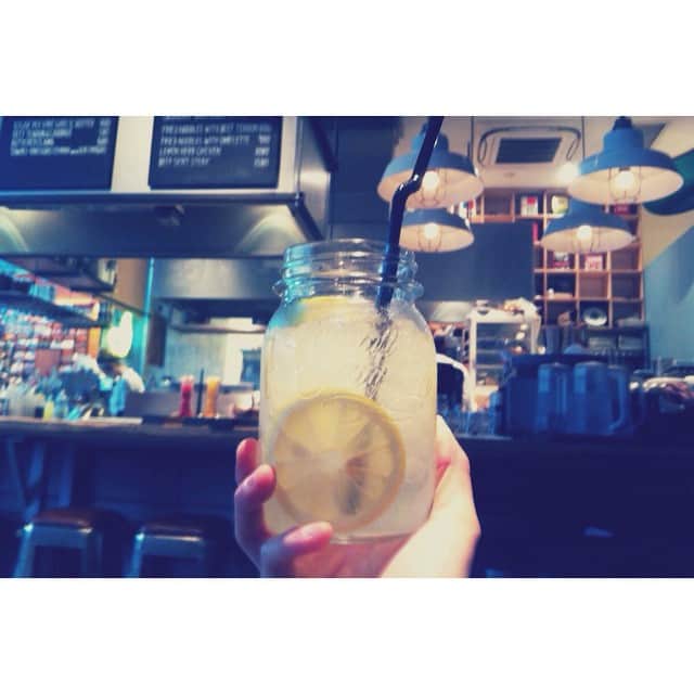 藤沢直希のインスタグラム：「afternoon lemonade  甘酸っぱいお話を聞く午後の時間。  #weekendgaragetokyo」
