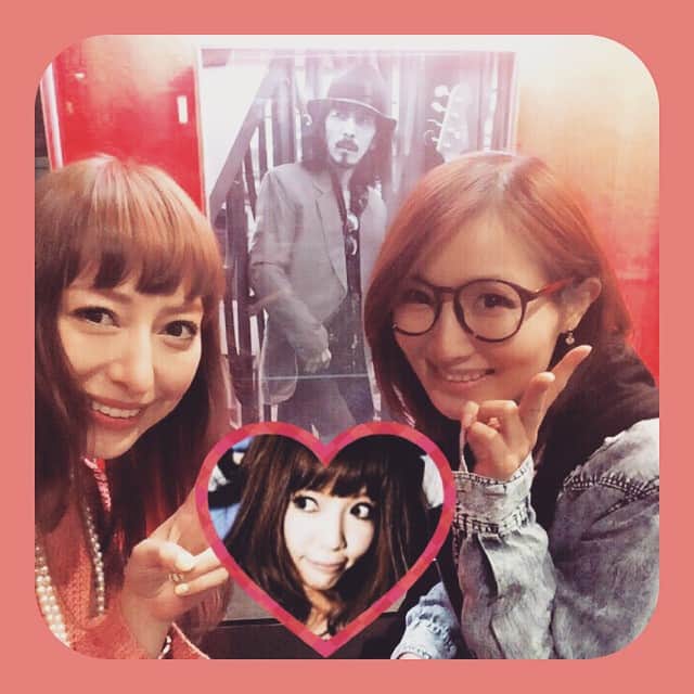 のインスタグラム：「鮫島秀樹さん還暦LIVE♡ れえなっち、あなたのパパは最高だよ✨💯 #LIVE#birthday#bassist#friend#father#great」