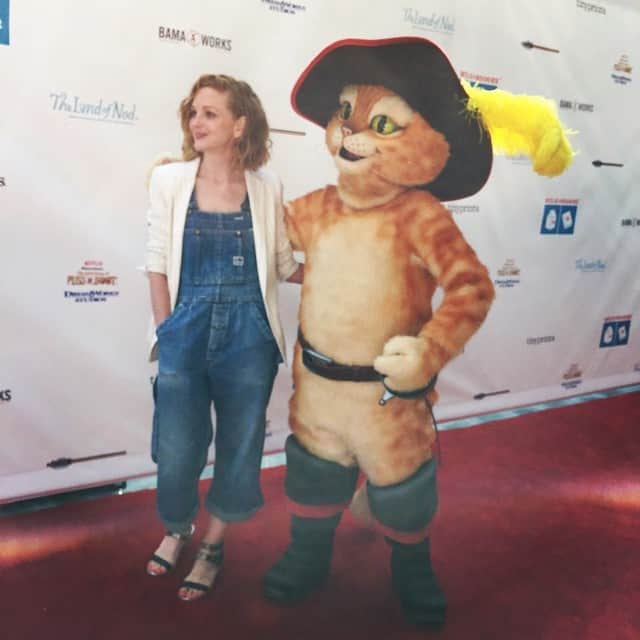 ジェイマ・メイズのインスタグラム：「Thank you! @tbtpr  #StoryTimeCelebration today! #milkandbookies #pussinboots」