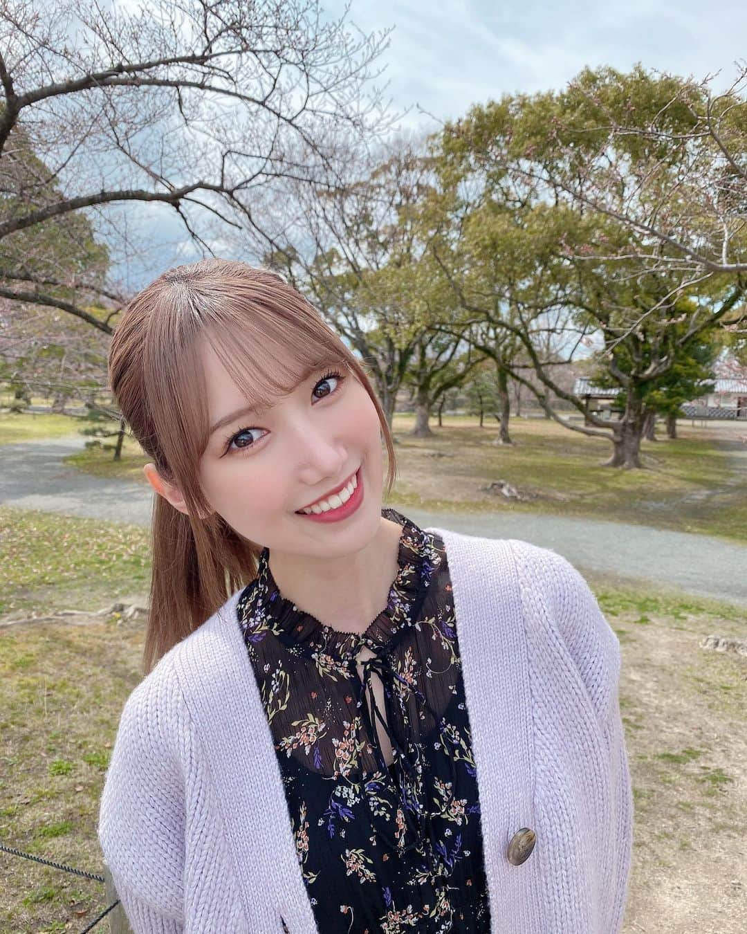 田中菜津美さんのインスタグラム写真 - (田中菜津美Instagram)「春がきた🌸 . 舞鶴公園にもさくら咲いてました🥰 来週あたりにはもっと咲いてるかな？🌸 . こんな感じでお父さんと 休日デートしました💕 . #ootd #桜 #さくら #舞鶴公園 #春コーデ  #私服 #coordinate #春服 #fashion」3月20日 19時41分 - natsumitanaka_0810