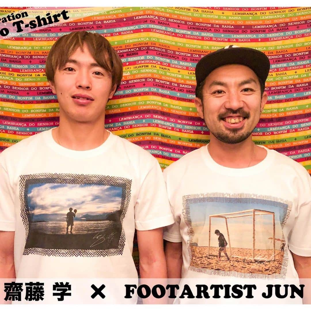 齋藤学さんのインスタグラム写真 - (齋藤学Instagram)「メリークリスマス！！ FOOTARTIST JUNさんとコラボで PHOTOTシャツを制作しました。  数年前に初めてJUNさんの作品を見た時からJUNさんのサッカーへの熱や愛を感じて 共に、フットボールの素晴らしさを多くの人に伝えていきたいと考え、このプロジェクトがスタートしました。  多くの人の日常に、フットボールのある生活を送って欲しいと願い製作しました。  金額　6000円　別途送料がかかります。  1着は全国一律500円 2着で購入の場合、送料無料となります。 発送は日本国内のみ可能です。  素材 綿100% (オープンエンド糸使用)  ボリュームのある質感と少しだけドライ感のある着心地です。オープンエンド糸は、吸湿性が高く、速乾性に優れているのが特徴です。  商品説明  デザインは３種類　 色はBlack 、Whiteの２色展開 僕がシルエットとして写っているPHOTO Tシャツと JUNさんがブラジルとスペインの旅先で撮った写真の３種類の隅に2人のサインが刻まれています。  また、今回購入して下さった方には、限定の直筆サインが入ったポストカードをプレゼントさせて頂きます。  長く着て頂けるように厚めな生地にして、 背部には、オリジナルタグを縫い付け ワンポイントのお洒落を演出しています。  スペイン語で刻まれた Una obra dedicada a los amantes del fútbol という言葉には、 〜フットボールを愛する人に捧げる作品〜という意味が込められています。  サイズは、　XS,S,M,L,XL,XXLの6展開  サイズ感は下記参考ください。  XS  S  M  L  XL  XXL 身丈  62  66  69  73  76  81 身幅  43  47  52  55  58  61 肩幅  37  41  45  48  52  56 袖丈  16  19  20  21  21  22  注意事項 ・注文から約1ヶ月後にTシャツが出来上がり配送予定となります ・注文生産の為、色、サイズ等の返品交換は受け付け出来ませんのでご了承のほどよろしくお願いいたします。  manabu-saito@shinatomo.co.jp  オーダー受注用のアドレス作りました。 ここに 1.デザイン (NO.1  Manabu saito NO.2  BRASIL  NO.3  SPAIN)  2.色　(Black or White)  3.サイズ　(XS,S,M,L,XL,XXL) 4住所、電話番号、名前 を書いてご応募ください。  お一人様最大2枚までとします。  全部で先着100枚の限定販売となりますが、受注開始は12月26日(木)の正午12:00〜となりますのでよろしくお願いいたします。  当選された方にのみ、代金のお支払い方法等をメールにて返信させていただきます。  僕とJUNさんの熱い思いで作り上げたこの作品を、是非先着100枚皆さんGetしてください！  プライバシーポリシー（または個人情報保護方針）  当社は、当社が取得した個人情報の取扱いに関し、個人情報の保護に関する法律、個人情報保護に関するガイドライン等の指針、その他個人情報保護に関する関係法令を遵守します。  苦情や相談の担当窓口 当社は、個人情報の取扱いに関する担当窓口及び責任者を以下の通り設けます。  Tel：03-3662-1974 古川 雄三」12月25日 17時34分 - manabu011