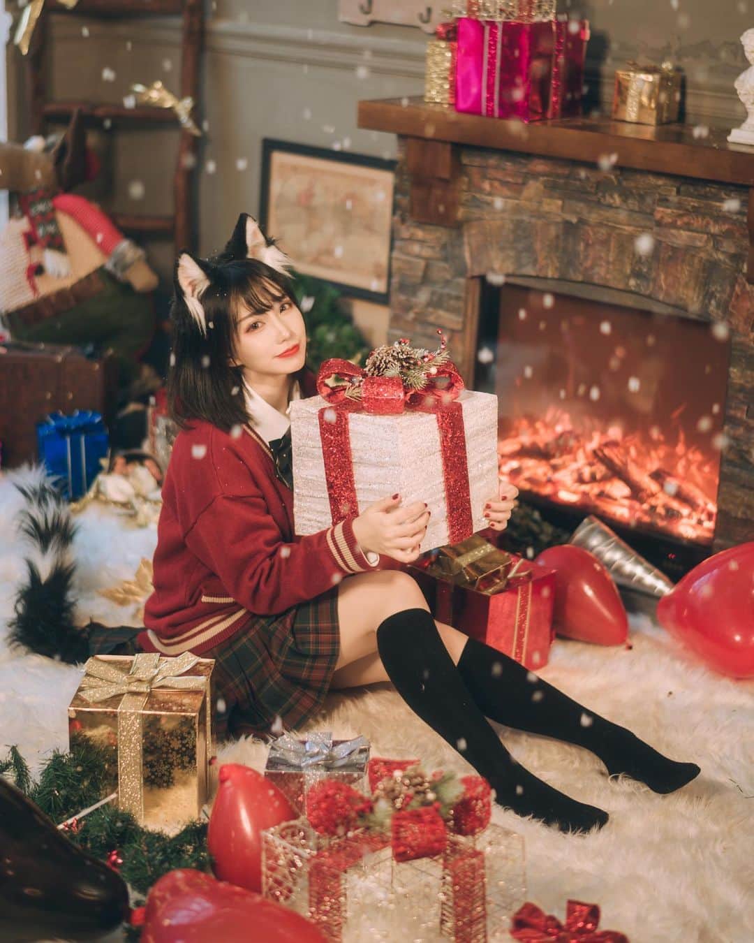 犬神洛洛子さんのインスタグラム写真 - (犬神洛洛子Instagram)「✨🎁 Merry Christmas 🎄 ✨ 💗Would you like a Rakukoo Cat🐈 as your Christmas gift? 😉 10 photos included💖Swipe to see more!🎅🏻」12月25日 19時29分 - rakukoo