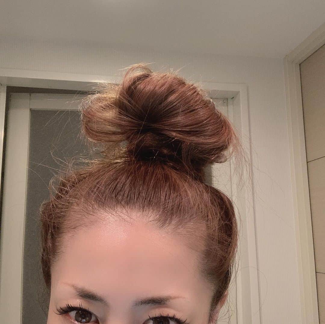 小林美香子さんのインスタグラム写真 - (小林美香子Instagram)「変な髪型ができたよ〜🙃」8月31日 21時42分 - mikakokobayashi0906