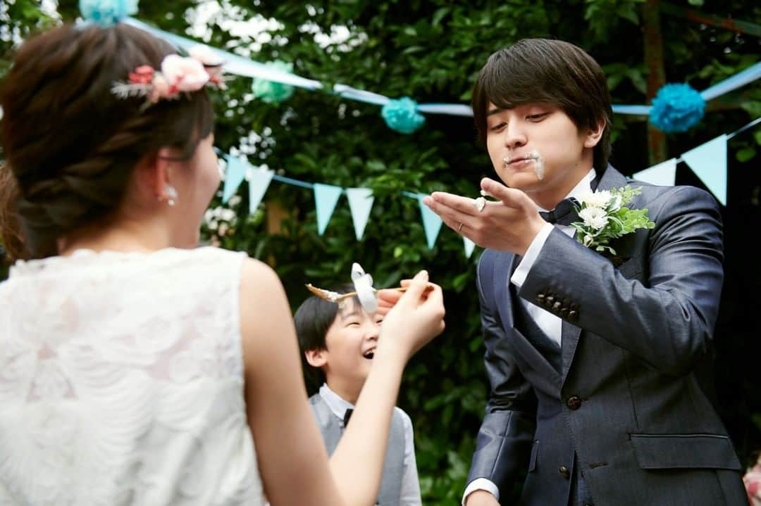 【公式】ドラマ「マリーミー！」さんのインスタグラム写真 - (【公式】ドラマ「マリーミー！」Instagram)「#結婚式 かわいいウェディングケーキでファーストバイト🎂🥄  #ウェディングケーキ #ほわキュン #新婚生活 #夫婦 #結婚 #結婚生活 #新婚 #結婚写真 #marryme #りんくま #久間田琳加 @rinka_kumada0223 #瀬戸利樹 @toshiki_seto_official #ドラマ #マリーミー #LINEマンガ  ドラマ「マリーミー！」 　　・DVD化決定📀 　　・TVer・GYAO!で見逃し配信中📱 詳しくはプロフィールから番組HPをチェック❗️」12月9日 18時00分 - marumaru_drama