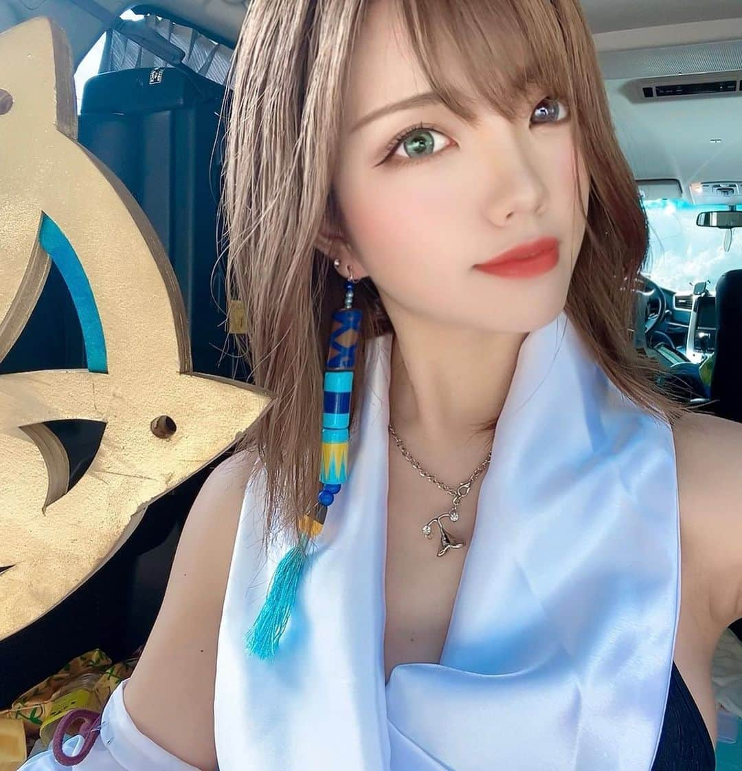 みきでりさんのインスタグラム写真 - (みきでりInstagram)「秘蔵写真🙈💫💙 ☾·̩͙ 実は去年の夏、FF10のユウナのコスプレをしてたの！笑 コスプレはAmazonのほしいものリストから フォロワーさんがプレゼントしてくれたの🎁 決して安いものではないのに… とてもありがたい(；ω；)💓 天気に恵まれなかったから またリベンジしたい作品の一つ🔥 ㅤ ㅤ 他にもビーチで撮った写真もあるんだけど… 今のところ未公開封印中www ㅤ ㅤ ㅤ ㅤ ㅤ ㅤ ㅤ ㅤ ㅤ ㅤ ㅤ ㅤ #FF#ffで繋がろう #ff10 #finalfantasy #ffxiv #finalfantasyxiv #yuna #ゆうな#ffx#ユウナ #ファイナルファンタジー #コスプレ#コス#コスプレイヤー#童顔#ミディアム#cosplay #cosplaygirl #メイク#カラコン#欲しいものリスト #ありがとうございました」1月8日 22時35分 - mikidelicious