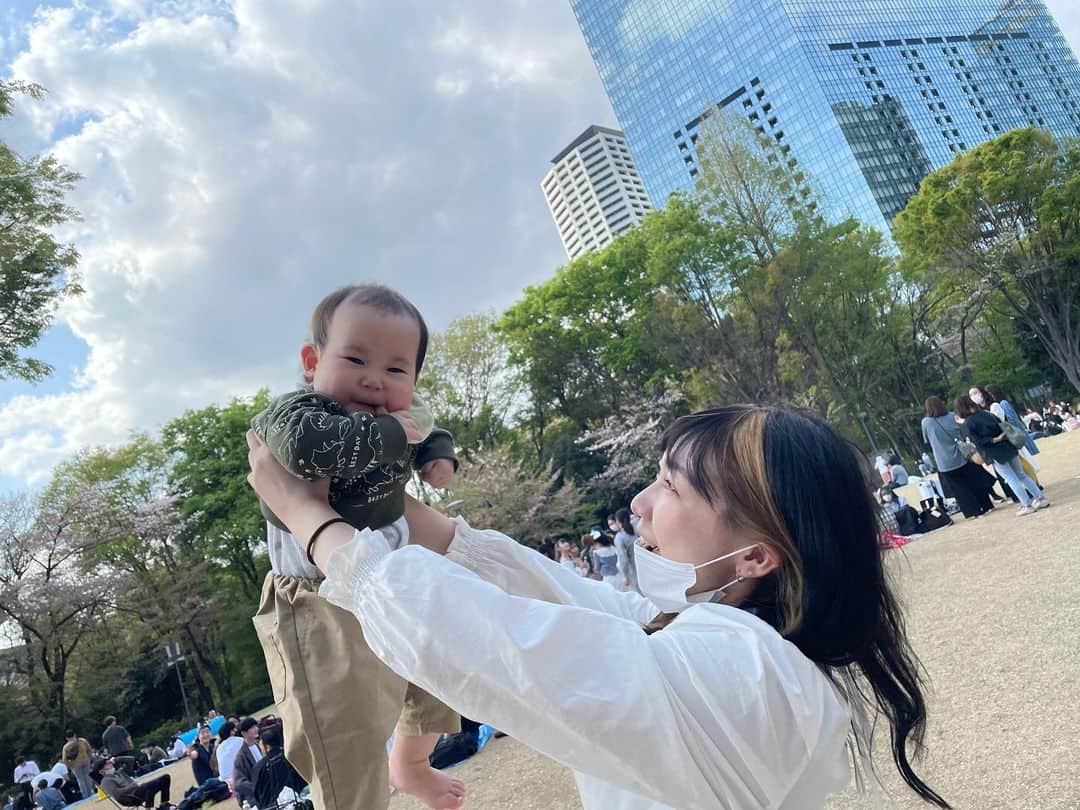 ゆきのしんさんのインスタグラム写真 - (ゆきのしんInstagram)「今日は、かわいいしか言わない日でした👶🏻❤️✨ 久々会えて嬉しかったですー☺️ #赤ちゃん  #ピクニック」4月3日 20時43分 - yukino__shin