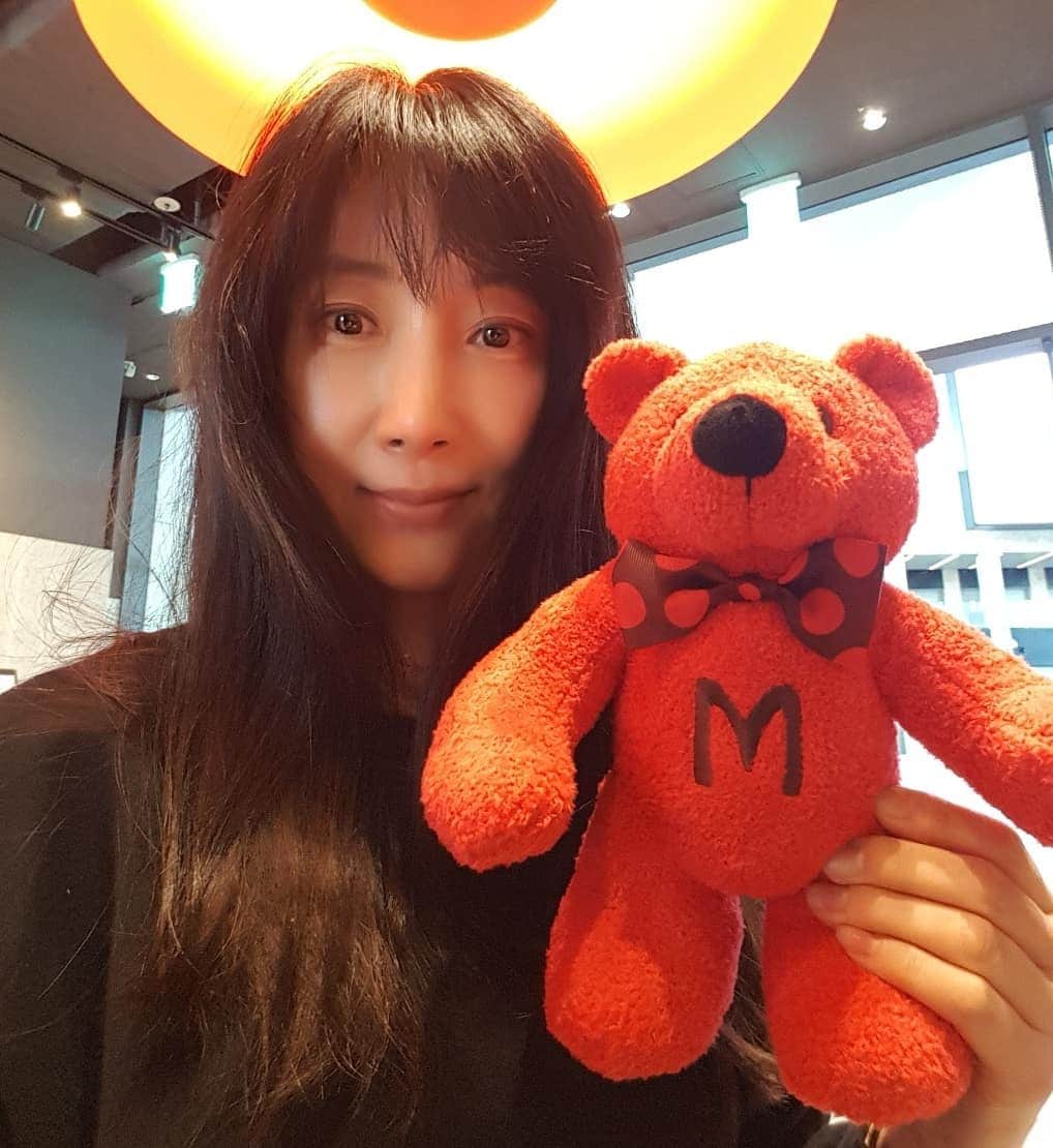 ト・ジウォンさんのインスタグラム写真 - (ト・ジウォンInstagram)「#도지원 #dojiwon #Mom 's  teddy bear  #월요일 #힘내요 #건강유의하세요 !!~👩 #thankyou #goodluck !!~🙆‍♀️🌷」4月19日 14時45分 - anna.dojiwon