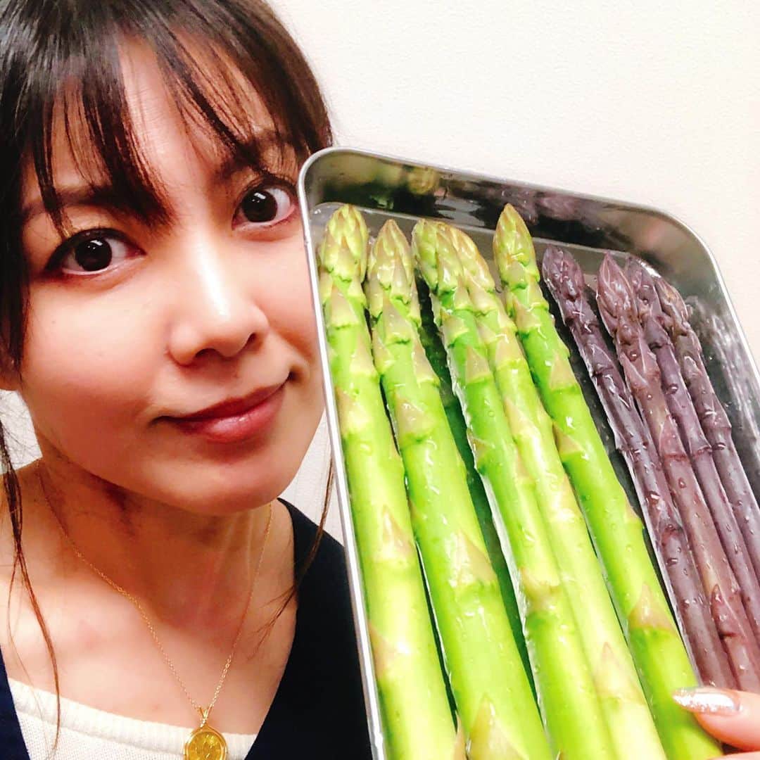 吉田千晃さんのインスタグラム写真 - (吉田千晃Instagram)「❤︎#asparaguslovers ❤︎ #ホワイトアスパラガス  #パープルアスパラガス  #グリーンアスパラガス  #早口言葉みたいになった w #紫色のは #生でもok」5月24日 18時06分 - chiakiyoshida_