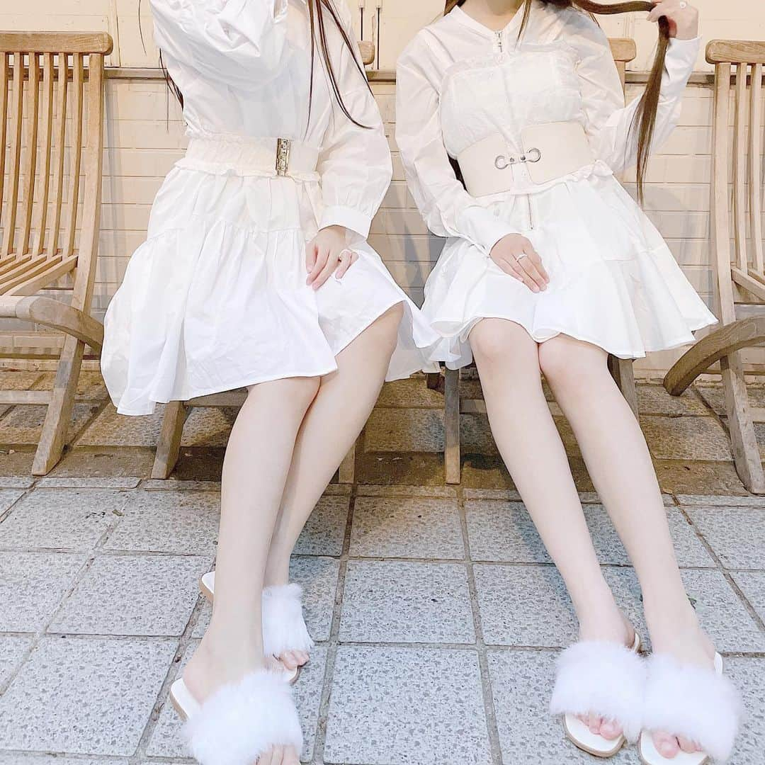 月森世菜さんのインスタグラム写真 - (月森世菜Instagram)「matching outfits x all white dresses Which one do you love?  オールホワイトコーデの シミラールックまとめ❤︎ どれが好みですか？🥛  今まで色々な真っ白コーデしたなぁ🤍 今年は残り半年だけど 皆さんとたくさん出来ますように🕊  DM🙅‍♀️質問は最新の投稿の コメントにお願いします🤍  ┈┈┈┈┈┈┈┈┈┈┈┈┈┈┈┈┈┈┈ せいなです♡ 白系統の女子力アップのことに ついて投稿しているので フォローして頂けると嬉しいです🥛  @seina.tsukimori   白系統のお写真に タグ付けして下さると見に行きます♡  ファンネーム・マーク → せいらー・🤍🕊  ┈┈┈┈┈┈┈┈┈┈┈┈┈┈┈┈┈┈┈  #whitelove #allwhite #ホワイトコーデ #オールホワイト #白 #白系統 #シミラールック #双子コーデ #ユニバコーデ #ポロシャツ #matchingoutfits #whitedress #grl #グレイル #zara #ザラ #ザラジョ #夏コーデ #着物レンタル #着物デート #フレンチガーリー #ヴィンテージライク #frenchgirl #frenchgirly」7月2日 19時31分 - seina.tsukimori