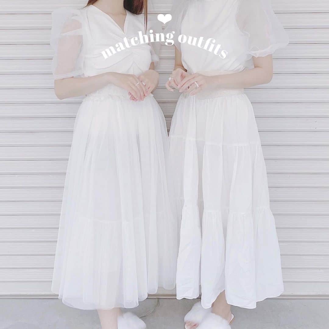 月森世菜さんのインスタグラム写真 - (月森世菜Instagram)「matching outfits x all white dresses Which one do you love?  オールホワイトコーデの シミラールックまとめ❤︎ どれが好みですか？🥛  今まで色々な真っ白コーデしたなぁ🤍 今年は残り半年だけど 皆さんとたくさん出来ますように🕊  DM🙅‍♀️質問は最新の投稿の コメントにお願いします🤍  ┈┈┈┈┈┈┈┈┈┈┈┈┈┈┈┈┈┈┈ せいなです♡ 白系統の女子力アップのことに ついて投稿しているので フォローして頂けると嬉しいです🥛  @seina.tsukimori   白系統のお写真に タグ付けして下さると見に行きます♡  ファンネーム・マーク → せいらー・🤍🕊  ┈┈┈┈┈┈┈┈┈┈┈┈┈┈┈┈┈┈┈  #whitelove #allwhite #ホワイトコーデ #オールホワイト #白 #白系統 #シミラールック #双子コーデ #ユニバコーデ #ポロシャツ #matchingoutfits #whitedress #grl #グレイル #zara #ザラ #ザラジョ #夏コーデ #着物レンタル #着物デート #フレンチガーリー #ヴィンテージライク #frenchgirl #frenchgirly」7月2日 19時31分 - seina.tsukimori