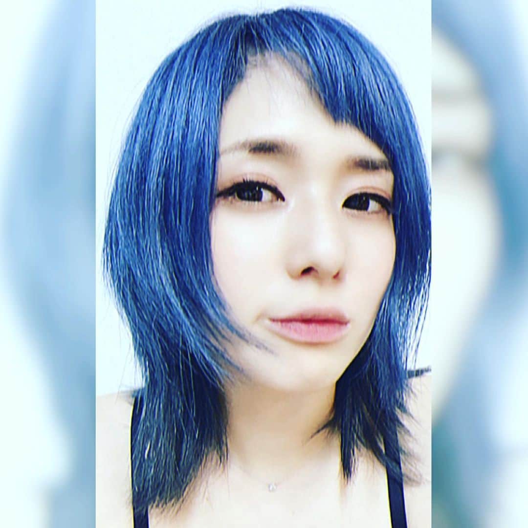 蒼井そらさんのインスタグラム写真 - (蒼井そらInstagram)「I changed the color of my hair to blue. How do I look?」7月10日 9時23分 - aoi_sola