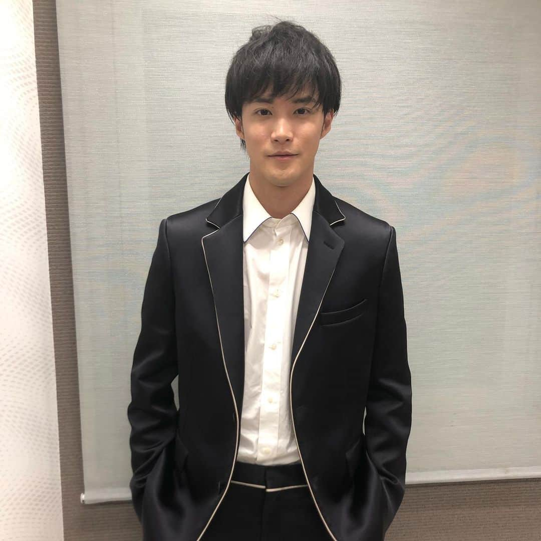 白石隼也さんのインスタグラム写真 - (白石隼也Instagram)「「白石隼也トークライブ2021 Vol.4〜オンライン編〜」 観てくださった皆様、ありがとうございました！ 約2年ぶりのイベント、いかがだったでしょうか。  イベント終了後、抹茶ケーキを頬張る姿をこっそり撮影しました笑  アーカイブ配信は8/14まであります！ もう一度観たい方、予定が合わなかった方、ぜひアーカイブ配信をご覧ください！  また皆様とイベントができる日を楽しみにしています！ マネージャー竹内からでした。  #白石隼也  #白石隼也トークライブ2021  #アクターズショートフィルム #そそがれ #レンアイ漫画家  #私の頭の中の消しゴム  #夜は短し歩けよ乙女  #31歳  #happybirthday   https://horipro.zaiko.io/_item/341621」8月7日 20時53分 - s_shiraishikun